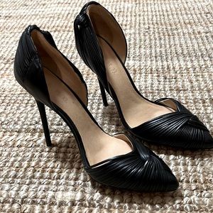 L.A.M.B. Warner pointed toe pump size 8.5
